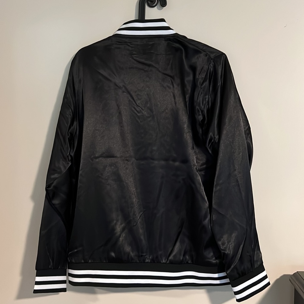 Cleveland Cavs Jacket - Picture 4 of 7